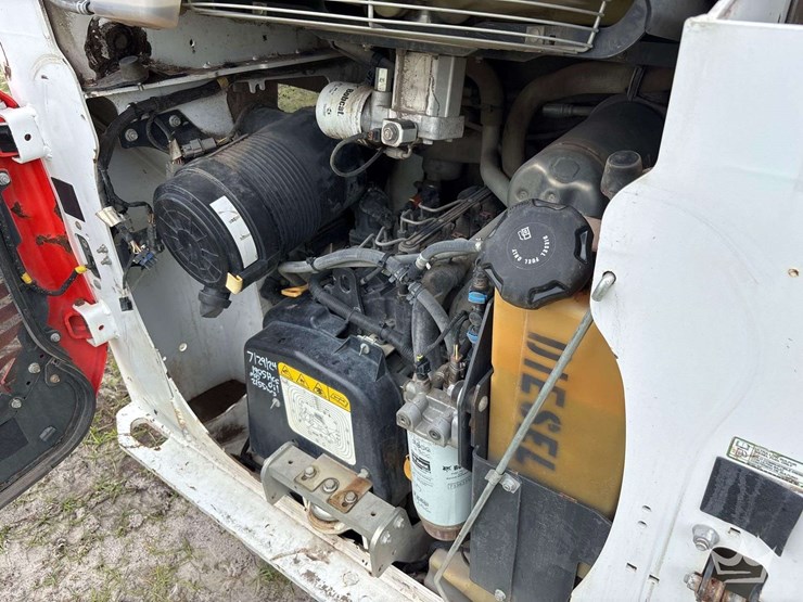 2021-bobcat-t64-image-15