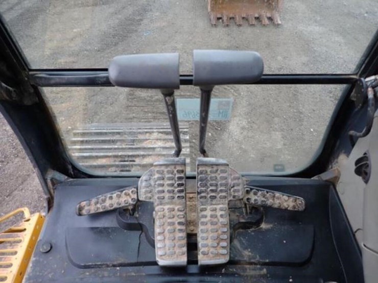 2010-deere-270d-lc-image-11