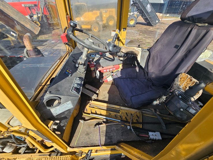 2000-caterpillar-574-image-32