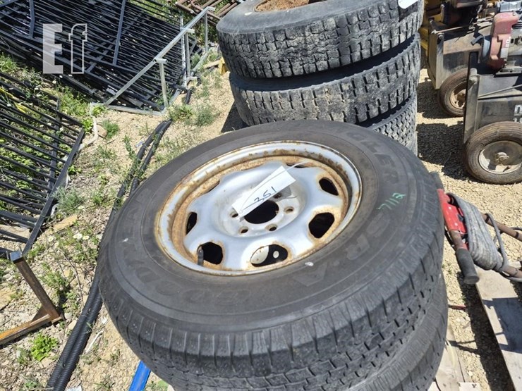truck-tires-image-1