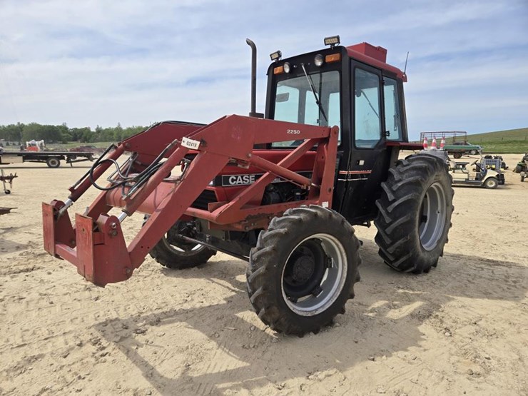 case-ih-585-image-1