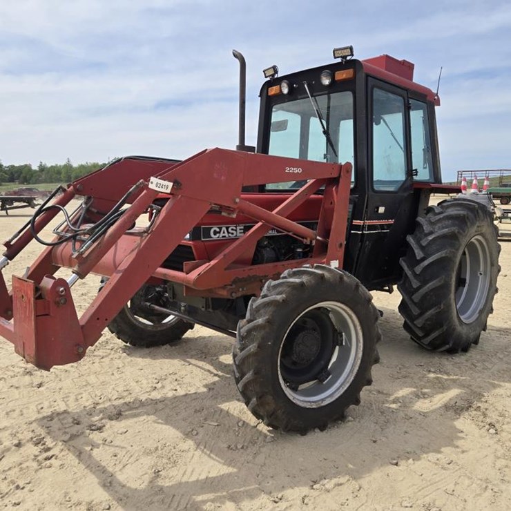 CASE IH 585