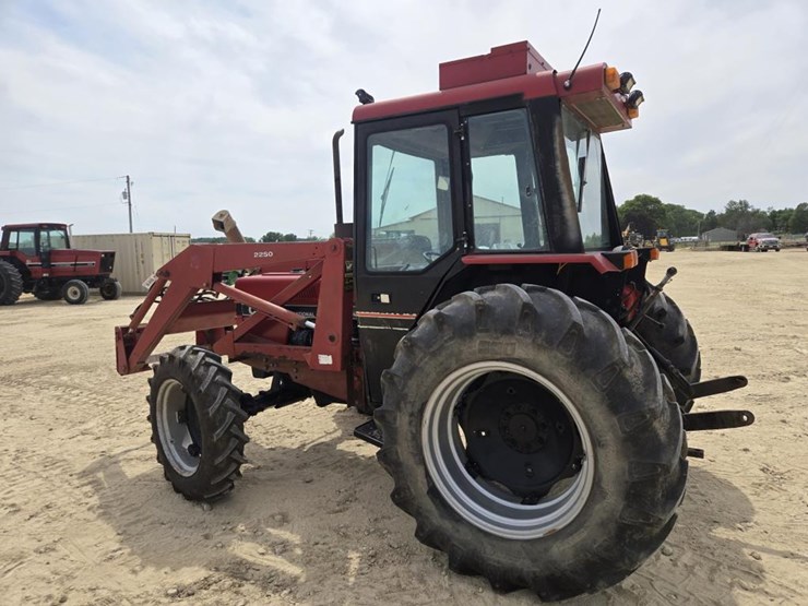 case-ih-585-image-7