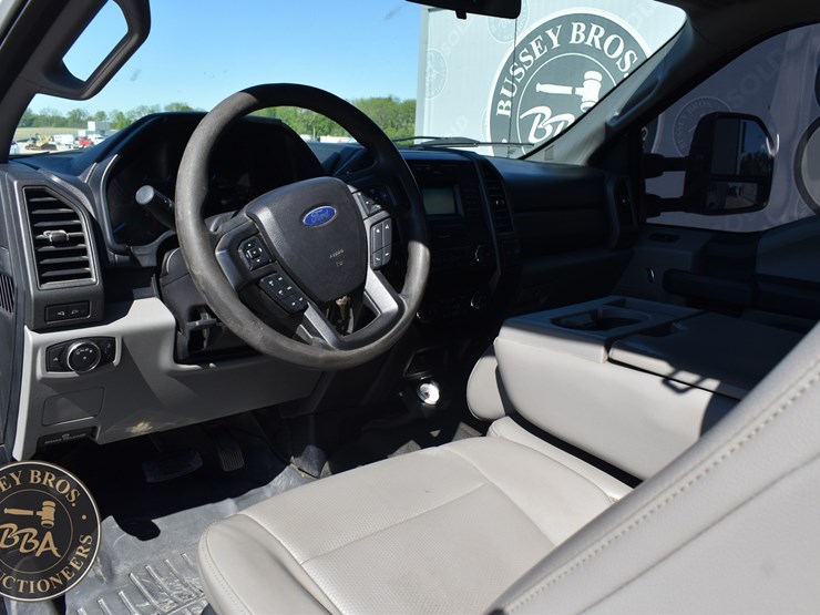2017-ford-f550-xl-image-20
