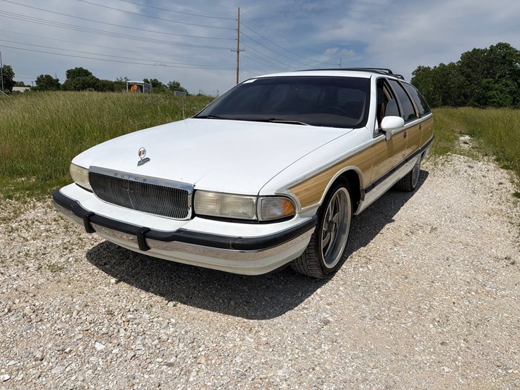 #24067-•-1994-buick-roadmaster-passenger-car-image-1