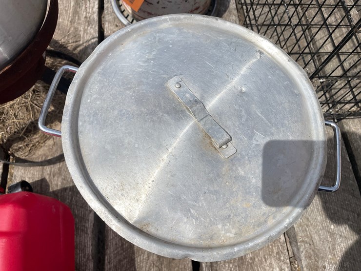 #2150-•-propane-cooker-and-(2)-kettles-image-6