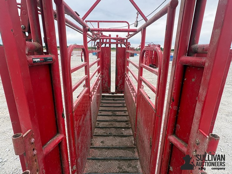 stronghold-cattle-chute-image-15
