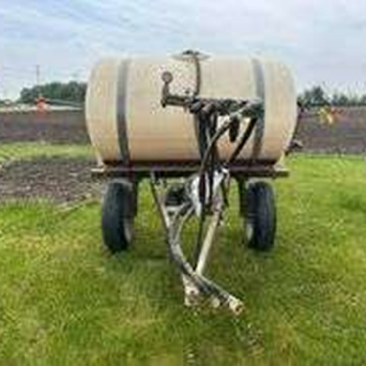 2 Wheel Sprayer, 300 gal tank, 27' Boom, 540 pto pump