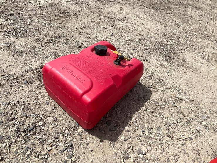 #2154-•-attwood-boat-gas-can-image-5