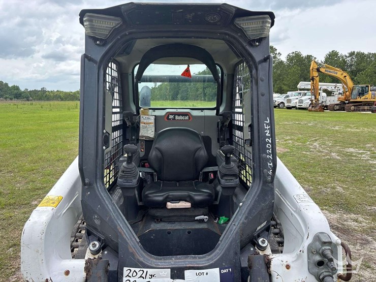 2021-bobcat-t64-image-18