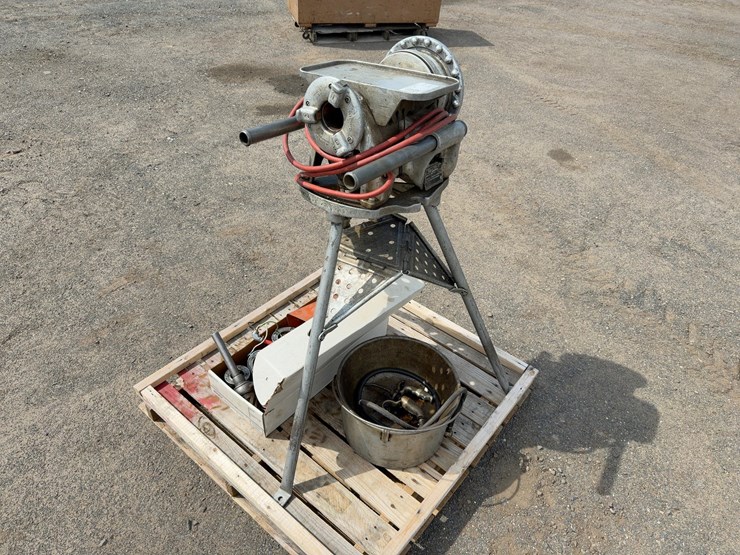 ridgid-no.-300-pipe-threading-machine-image-1