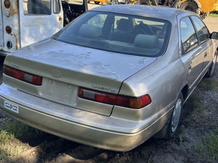 #3-•-1999-toyota-camry-image-6