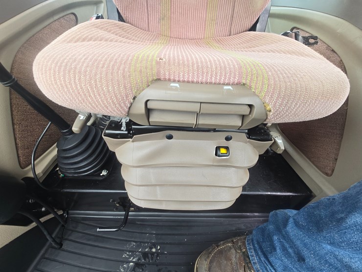 john-deere-6105d-image-53