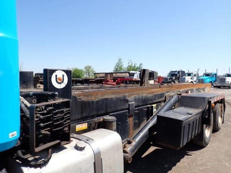 2015-mack-granite-gu813-image-49
