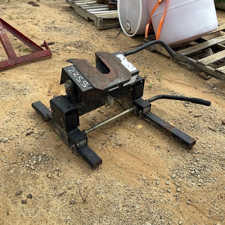 2255 - TRUCK BED 5TH WHEEL HITCH