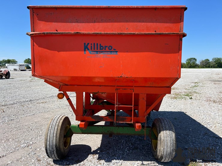 kilbros-350-gravity-flow-wagon-on-jd-running-gear-image-6