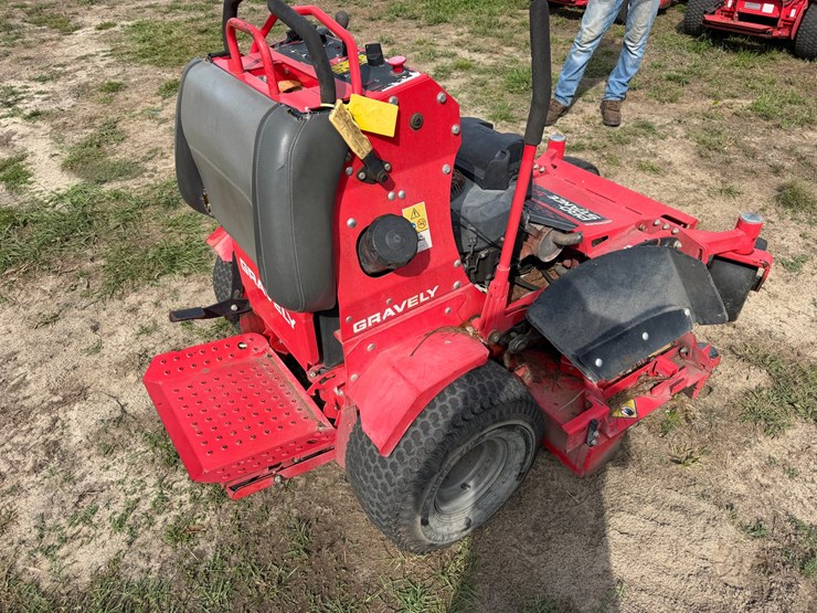 #6011-•-gravely-52"-pro-stance-52-zero-turn-lawnmower-image-9