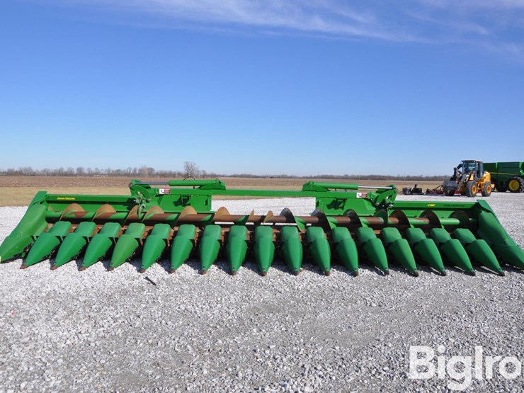 2023-john-deere-c18f-image-2