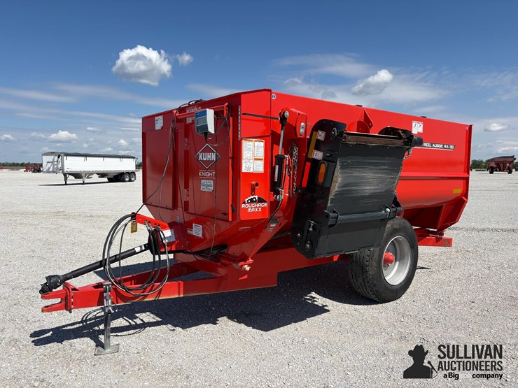 kuhn-knight-reel-auggie-ra130-feeder-wagon-image-1