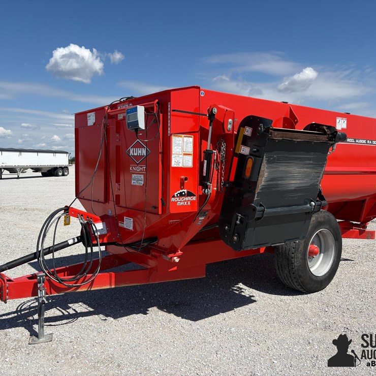 KUHN Knight Reel Auggie RA130 Feeder Wagon