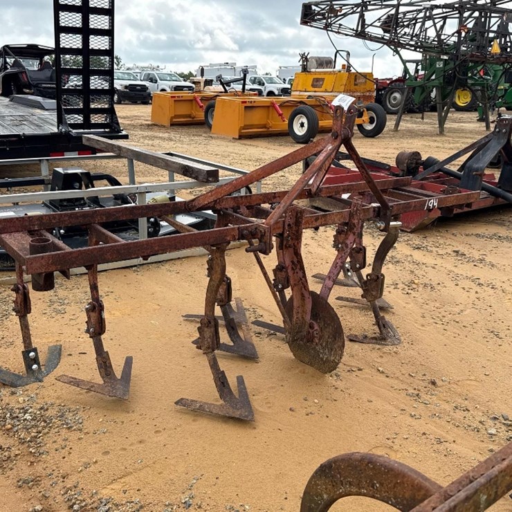 194 - CULTIVATOR 7'