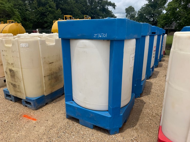 #1646-•-275-gallon-plastic-storage-oil-tank-image-1