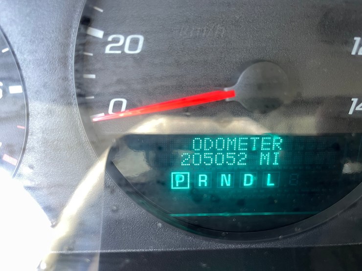#2101-•-2013-chevy-impala-(has-wi-title)-image-21