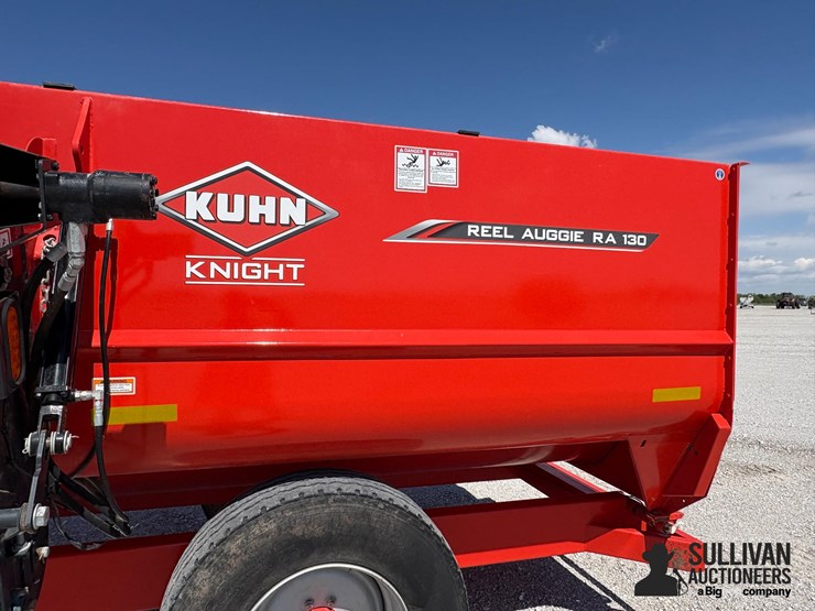kuhn-knight-reel-auggie-ra130-feeder-wagon-image-12
