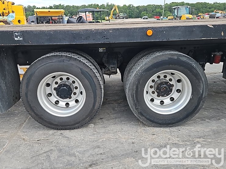 2014-peterbilt-337-image-8