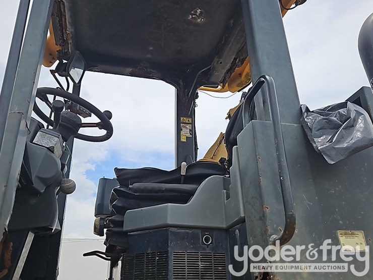 2009-caterpillar-938h-image-23