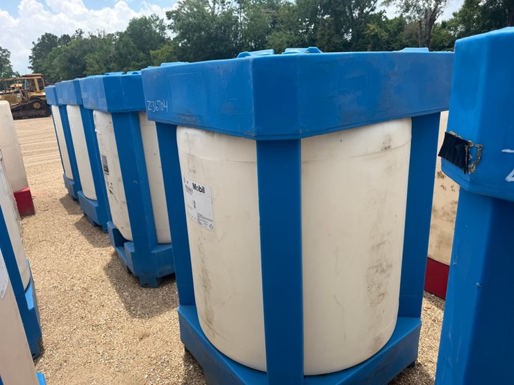 #1649-•-275-gallon-plastic-storage-oil-tank-image-2