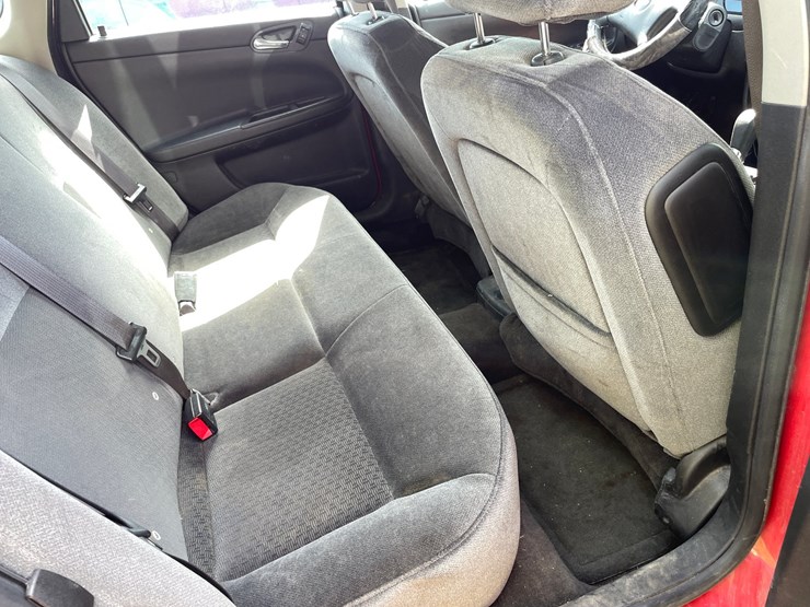 #2101-•-2013-chevy-impala-(has-wi-title)-image-28