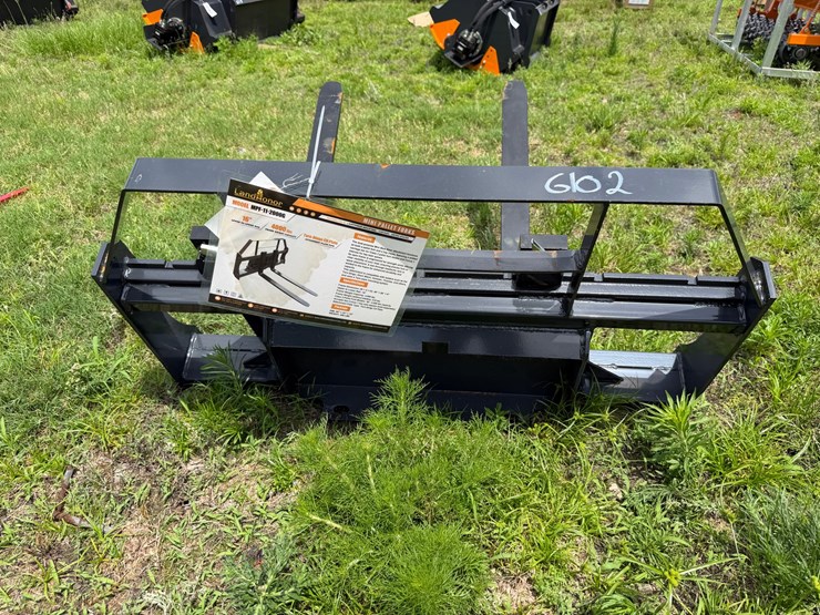 #6102-•-mini-skid-steer-pallet-fork-frame-image-3