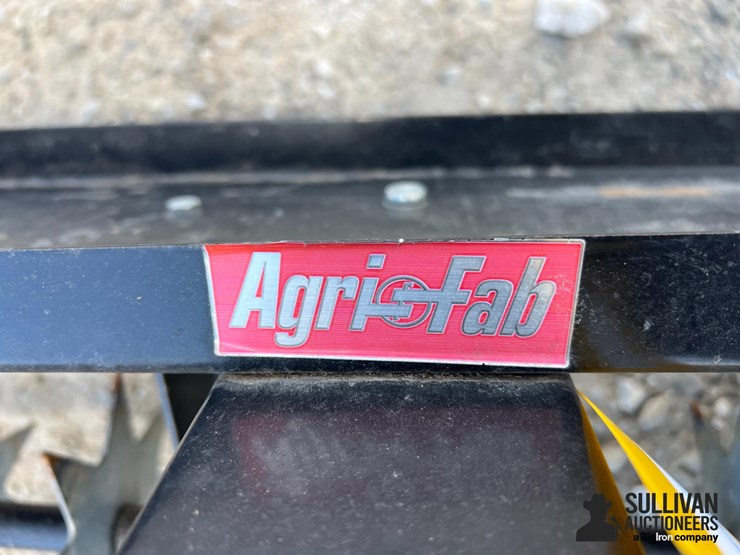 agri-fab-41"-pull-type-lawn-thatcher-image-11