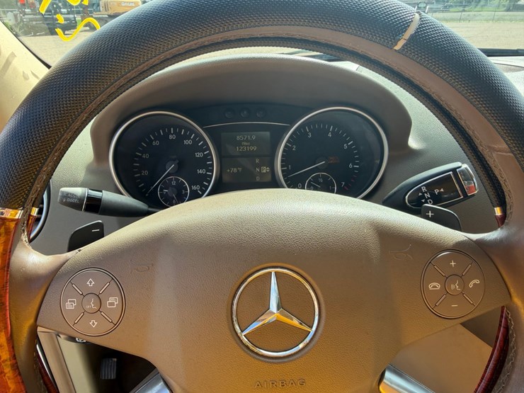 2010-mercedes-benz-ml350-image-10