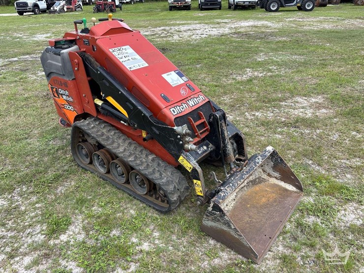 2020-ditch-witch-sk800-image-2