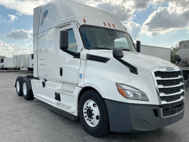 2022-freightliner-cascadia-126-image-1