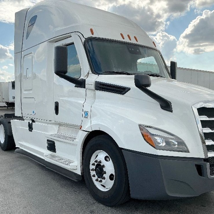 2022 FREIGHTLINER CASCADIA 126