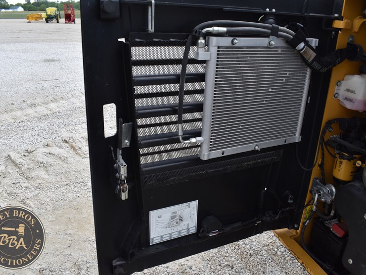 2023-caterpillar-259d3-image-23
