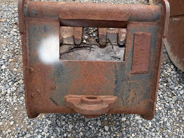 16”-lag-toothed-bucket-image-3
