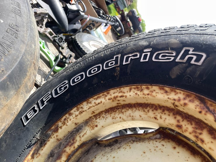 #2136-•-(1)-bfgoodrich-trailer-tire-image-5