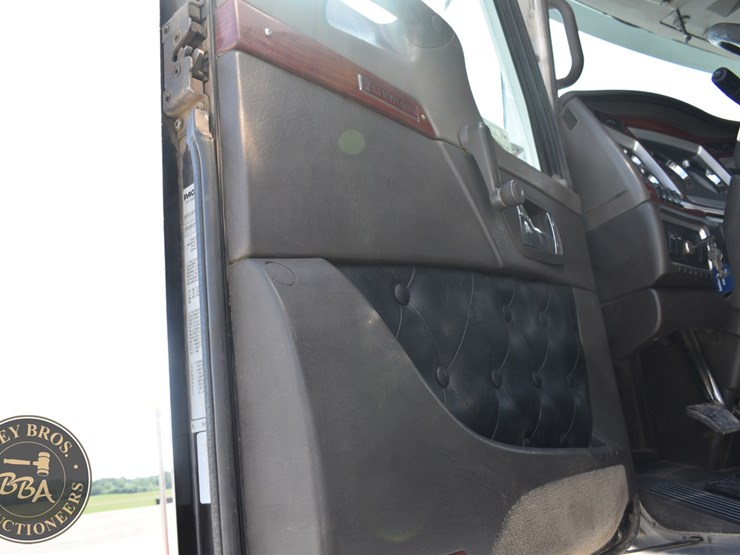 2007-kenworth-t800-image-34