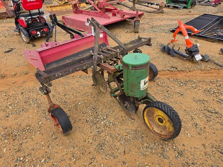 105---1-row-john-deere-planter-image-2