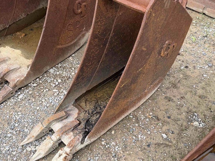 12”-cp-toothed-bucket-image-1