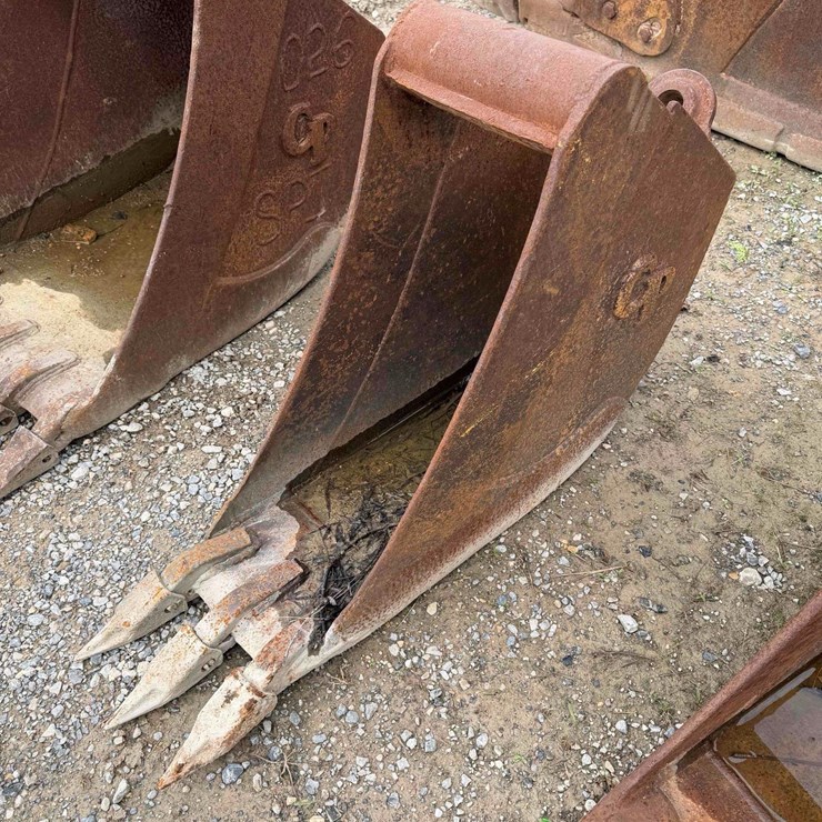 12” CP Toothed Bucket