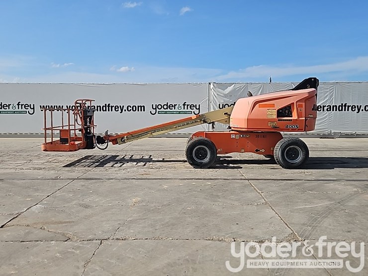 2018-jlg-400s-image-3
