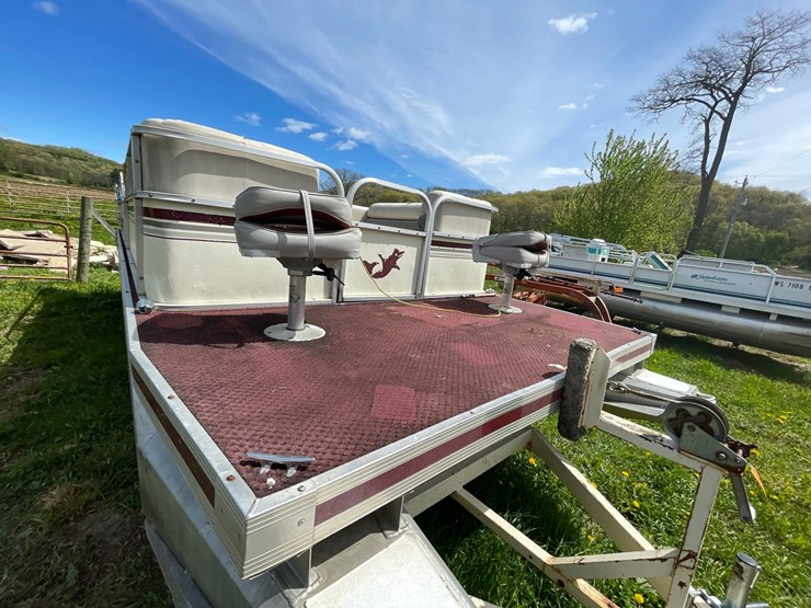 #2103-•-1990-kennedy-24'-supreme-pontoon-and-trailer-(has-wi-title)-image-13