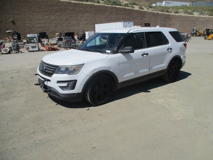 2017-ford-explorer-image-1