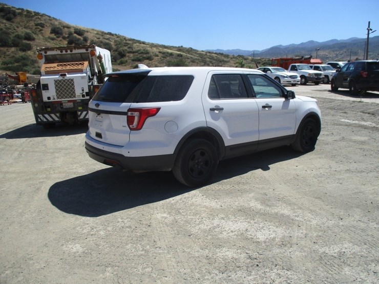 2017-ford-explorer-image-3
