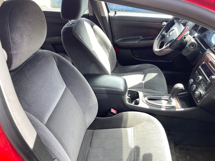 #2101-•-2013-chevy-impala-(has-wi-title)-image-25